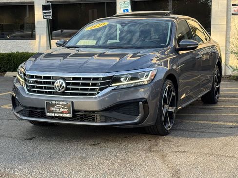 Used 2020 Volkswagen Passat 2.0T R-Line FWD image 16