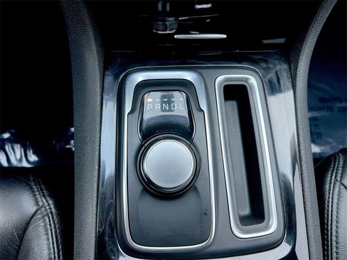 Used 2023 Chrysler 300 Touring w/ Sport Appearance Package image 14