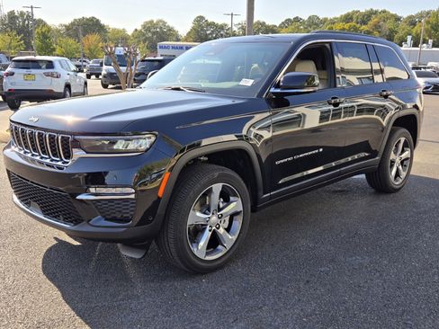 New 2025 Jeep Grand Cherokee Limited w/ Luxury Tech Group II image 8