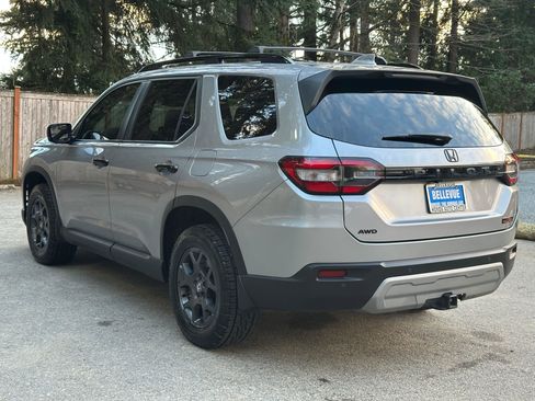 Certified 2024 Honda Pilot TrailSport image 5