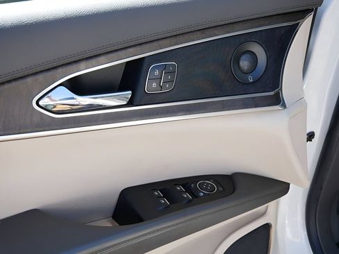 Used 2020 Lincoln Nautilus Reserve FWD image 16