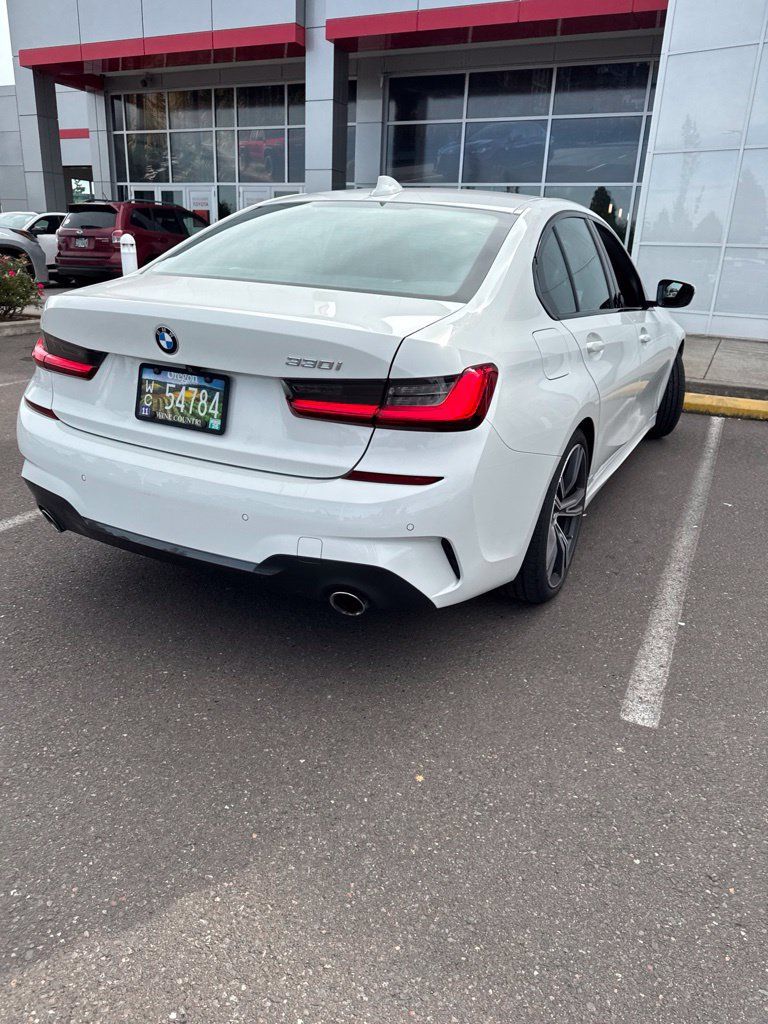 Used 2020 BMW 330i Sedan w/ M Sport Package RWD image 6