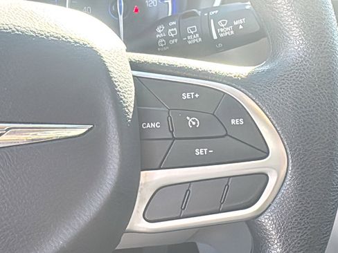 Certified 2020 Chrysler Pacifica Touring w/ Tire & Wheel Group image 19