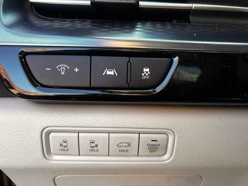 Used 2022 Kia Carnival SX Prestige FWD image 17