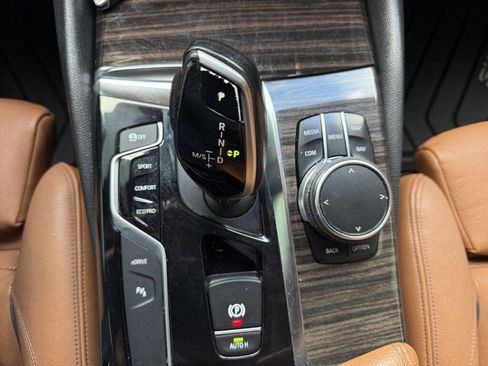 Used 2018 BMW 530e w/ Premium Package 2 RWD image 19