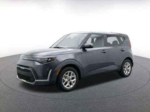 Used 2025 Kia Soul LX w/ LX Technology Package FWD image 3