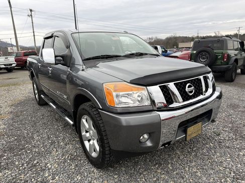 Used 2014 Nissan Titan SL w/ SL Moonroof Package image 3