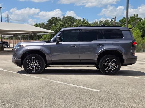 Used 2025 Lexus GX 550 w/ Cold Area Package AWD/4WD image 6