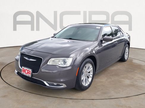 Used 2018 Chrysler 300 Touring w/ Driver Convenience Group RWD image 8