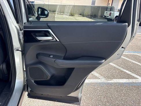 Used 2024 Mitsubishi Outlander SE Black Edition FWD image 16