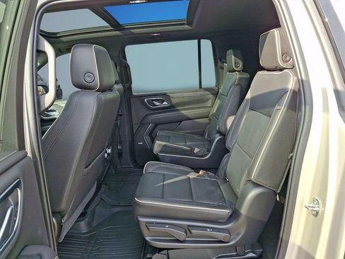 Used 2021 GMC Yukon XL SLT w/ SLT Premium Package image 7