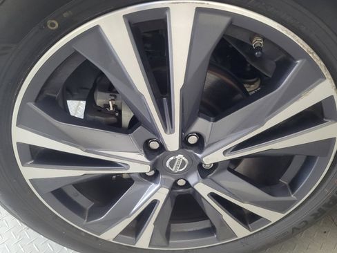 Used 2017 Nissan Pathfinder Platinum FWD image 31
