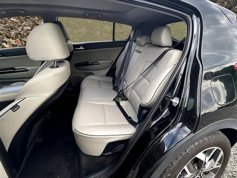 Used 2022 Kia Sportage EX w/ EX Technology Package image 25