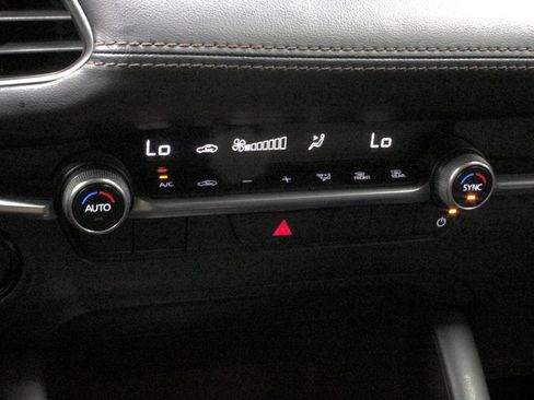Used 2024 MAZDA MAZDA3 s FWD image 29
