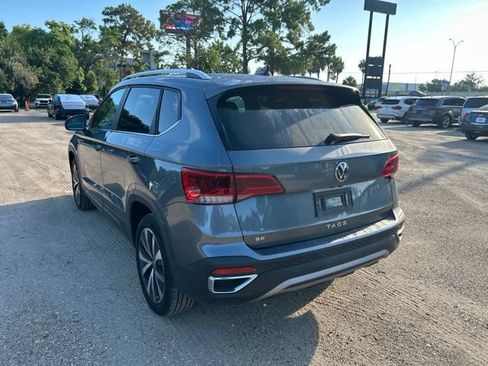 Used 2022 Volkswagen Taos SE FWD image 3