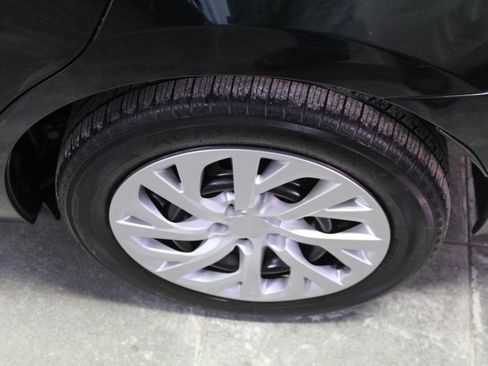 Used 2017 Toyota Corolla LE image 29