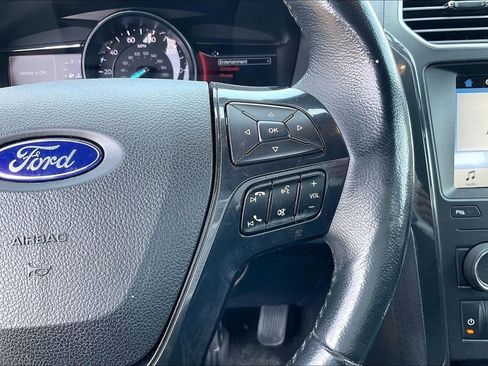 Used 2018 Ford Explorer XLT w/ Equipment Group 202A AWD/4WD image 18