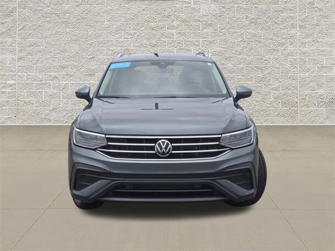 Certified 2024 Volkswagen Tiguan SE AWD/4WD image 2