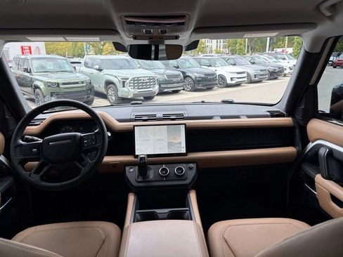 Used 2025 Land Rover Defender 110 X-Dynamic SE AWD/4WD image 22
