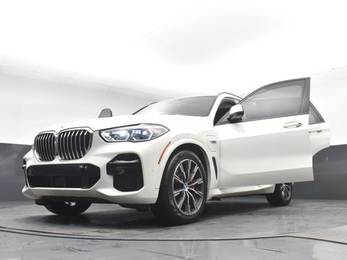 Used 2023 BMW X5 xDrive45e w/ Executive Package AWD/4WD image 32