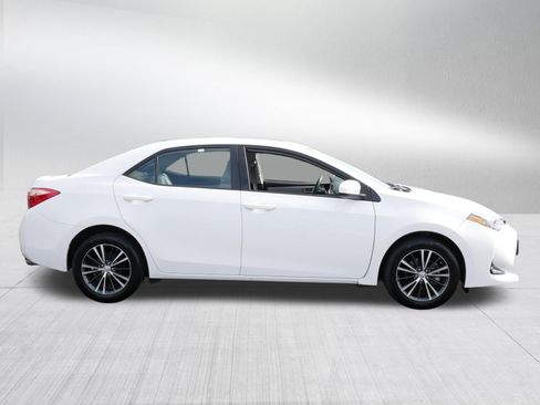 Used 2018 Toyota Corolla LE w/ LE Premium Package w/Moonroof FWD image 8
