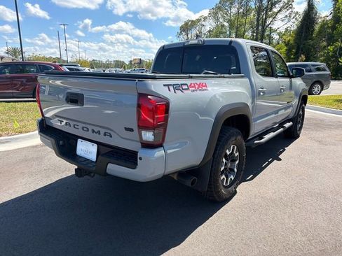 Used 2019 Toyota Tacoma TRD Off-Road AWD/4WD image 5
