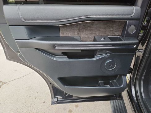 Used 2020 Ford Expedition Limited image 29