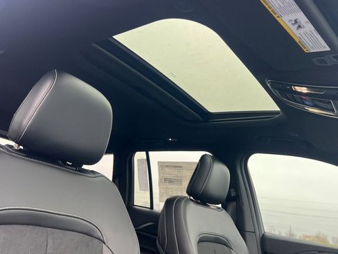 New 2025 Jeep Grand Cherokee Altitude image 15