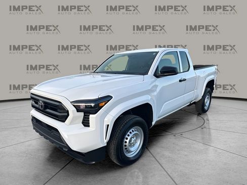 Used 2025 Toyota Tacoma SR image 1