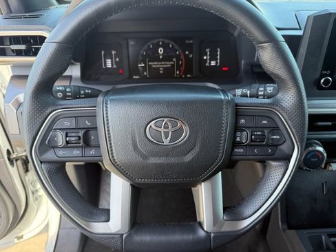 Used 2026 Toyota 4Runner SR5 AWD/4WD image 17