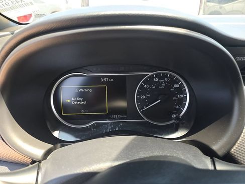 Used 2018 Nissan Kicks SV FWD image 11