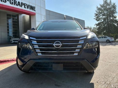 Used 2025 Nissan Rogue SV FWD image 3