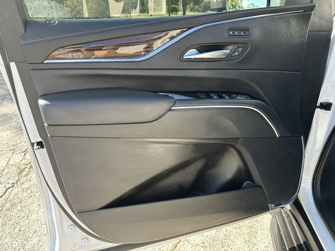 Used 2023 Cadillac Escalade ESV Premium Luxury image 24