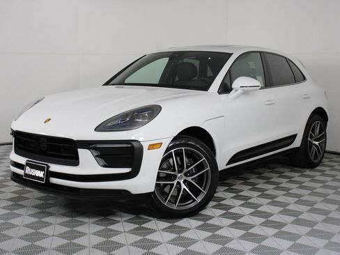 Certified 2025 Porsche Macan AWD/4WD image 1
