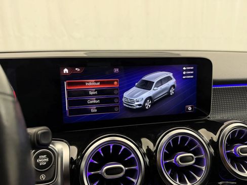 Used 2021 Mercedes-Benz GLB 250 4MATIC w/ Premium Package image 19