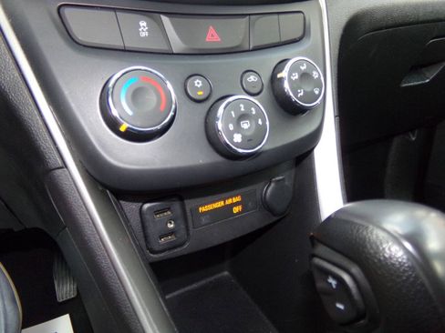 Used 2018 Chevrolet Trax LS FWD image 47