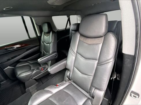 Used 2019 Cadillac Escalade ESV Luxury AWD/4WD image 20
