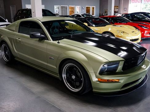 Used 2005 Ford Mustang GT RWD image 4