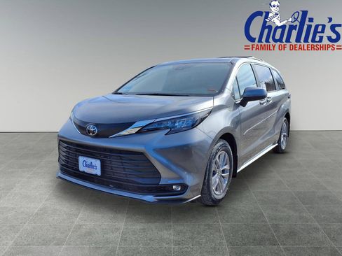 New 2026 Toyota Sienna XLE image 1
