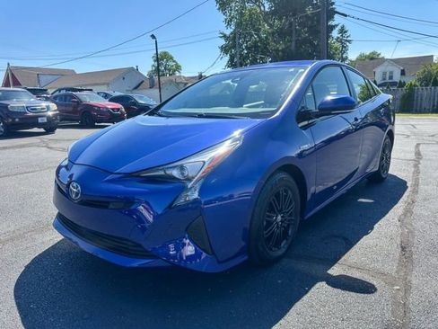 Used 2017 Toyota Prius Two w/ Prius Two Safety Plus Package FWD image 3