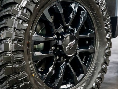 Used 2025 Chevrolet Silverado 2500 LTZ w/ LTZ Plus Package image 13