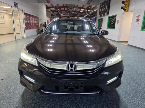 Used 2016 Honda Accord Touring image 3