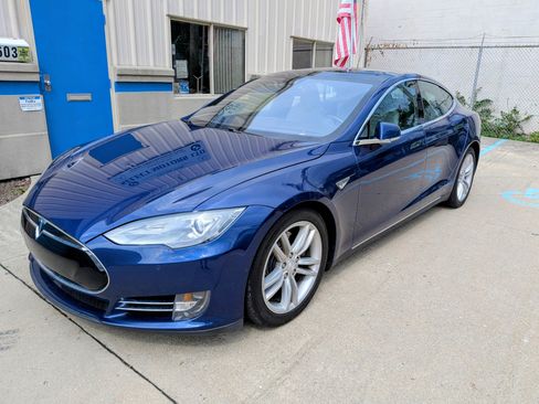 Used 2015 Tesla Model S AWD image 2