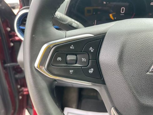 Used 2025 Chevrolet Trax LT w/ LT Convenience Package FWD image 16