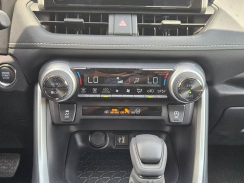 Used 2025 Toyota RAV4 XLE w/ Convenience Package image 18