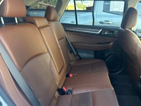 Used 2019 Subaru Outback 3.6R Touring w/ Popular Package #3A AWD/4WD image 11