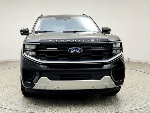 Used 2025 Ford Expedition Platinum w/ Driver's Package AWD/4WD image 2