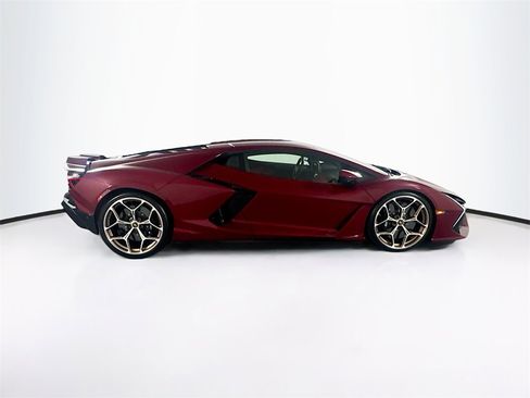 Used 2024 Lamborghini Revuelto image 4