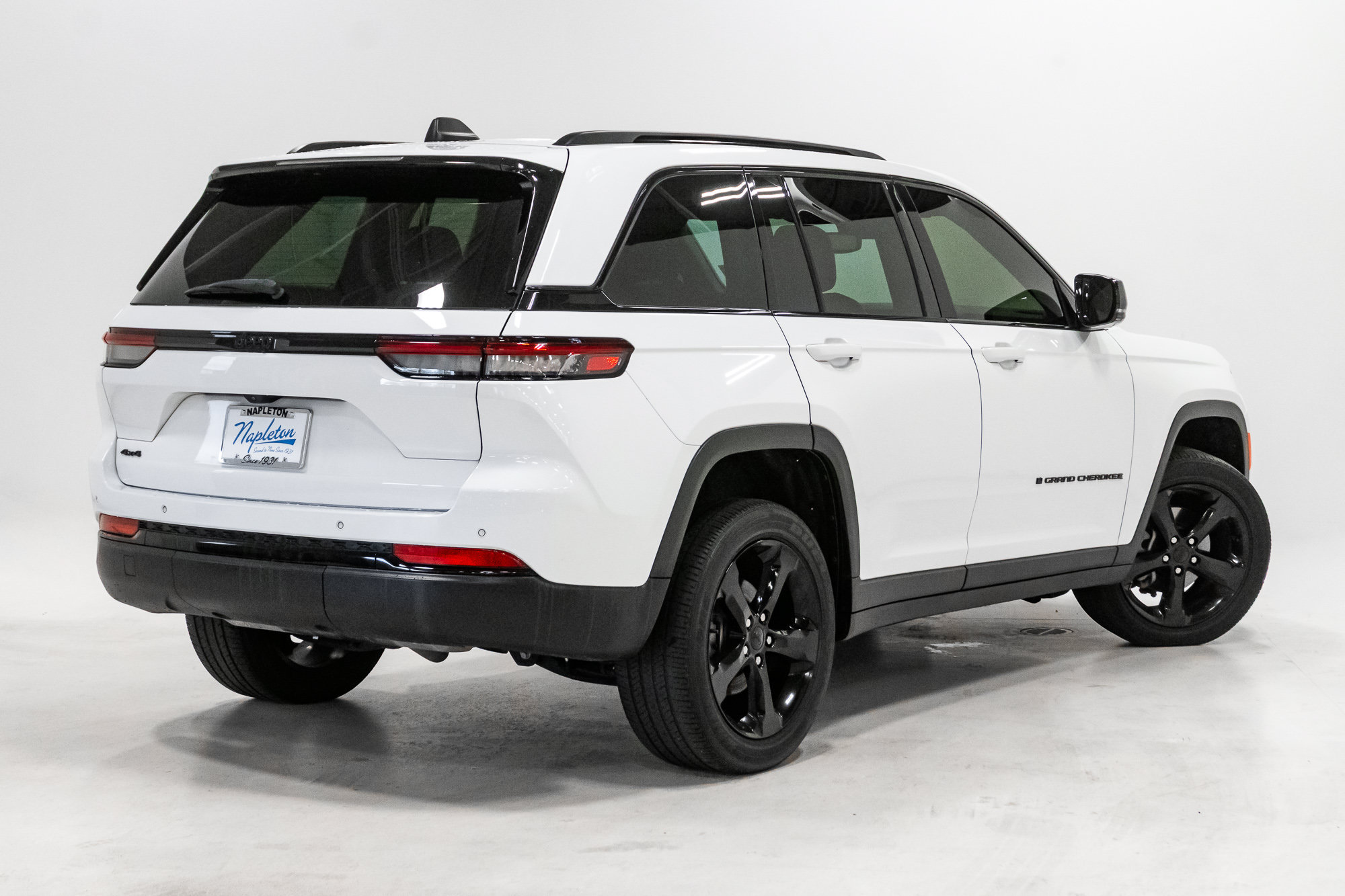 Certified 2024 Jeep Grand Cherokee Altitude AWD/4WD image 29