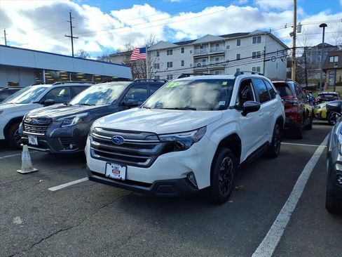 Certified 2025 Subaru Forester Premium image 3